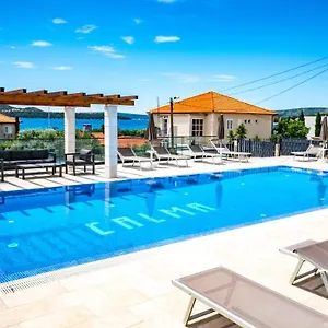 https://calma-apartments.splithotels.org